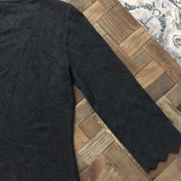 🆕Philosophy Gray scalloped sweater. Size S - Picture 11 of 13
